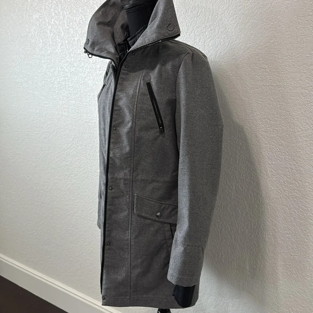 Liz Claiborne woman’s gray coat size medium - Picture 4 of 9
